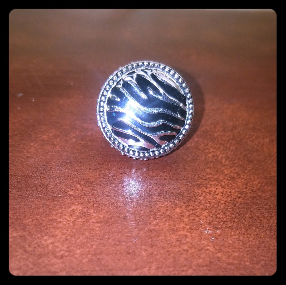 Premier Designs Jewelry Safari Ring Size 6 1/2